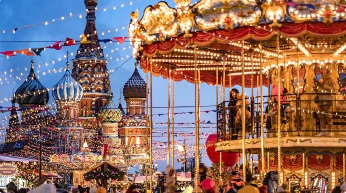 КОМФОРТ ТУР: Новый год шагает по Москве