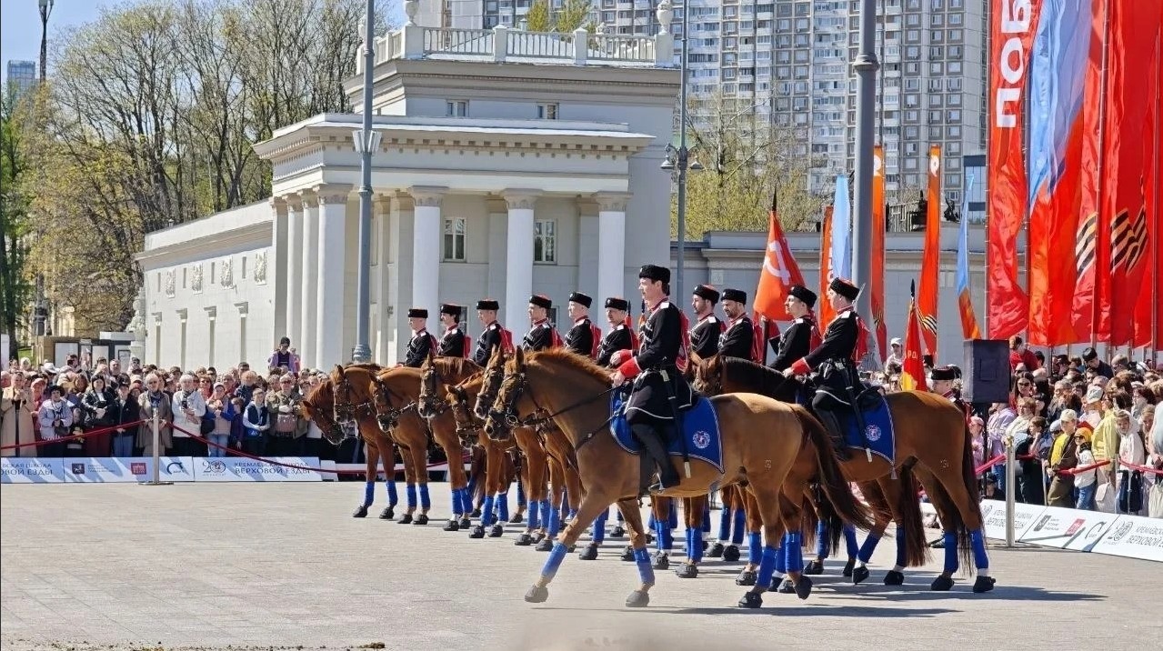 Лето в столице с посещением легендарного мюзикла.