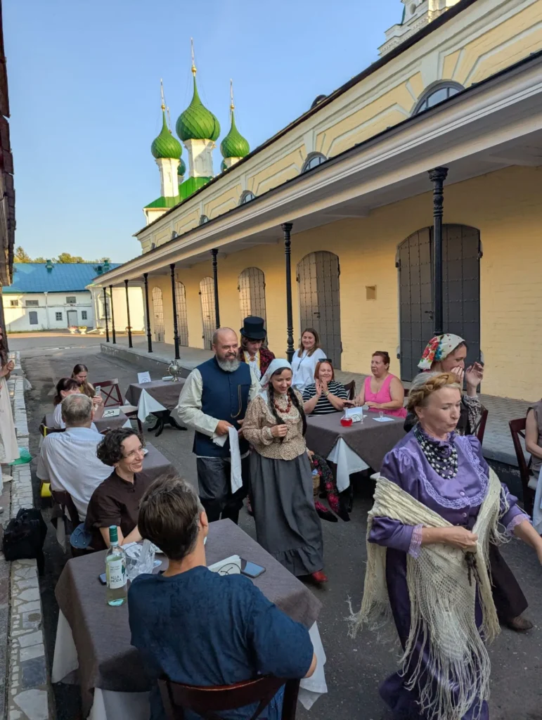 «Вечер по-купечески» со спектаклем от театра «Пирожки»